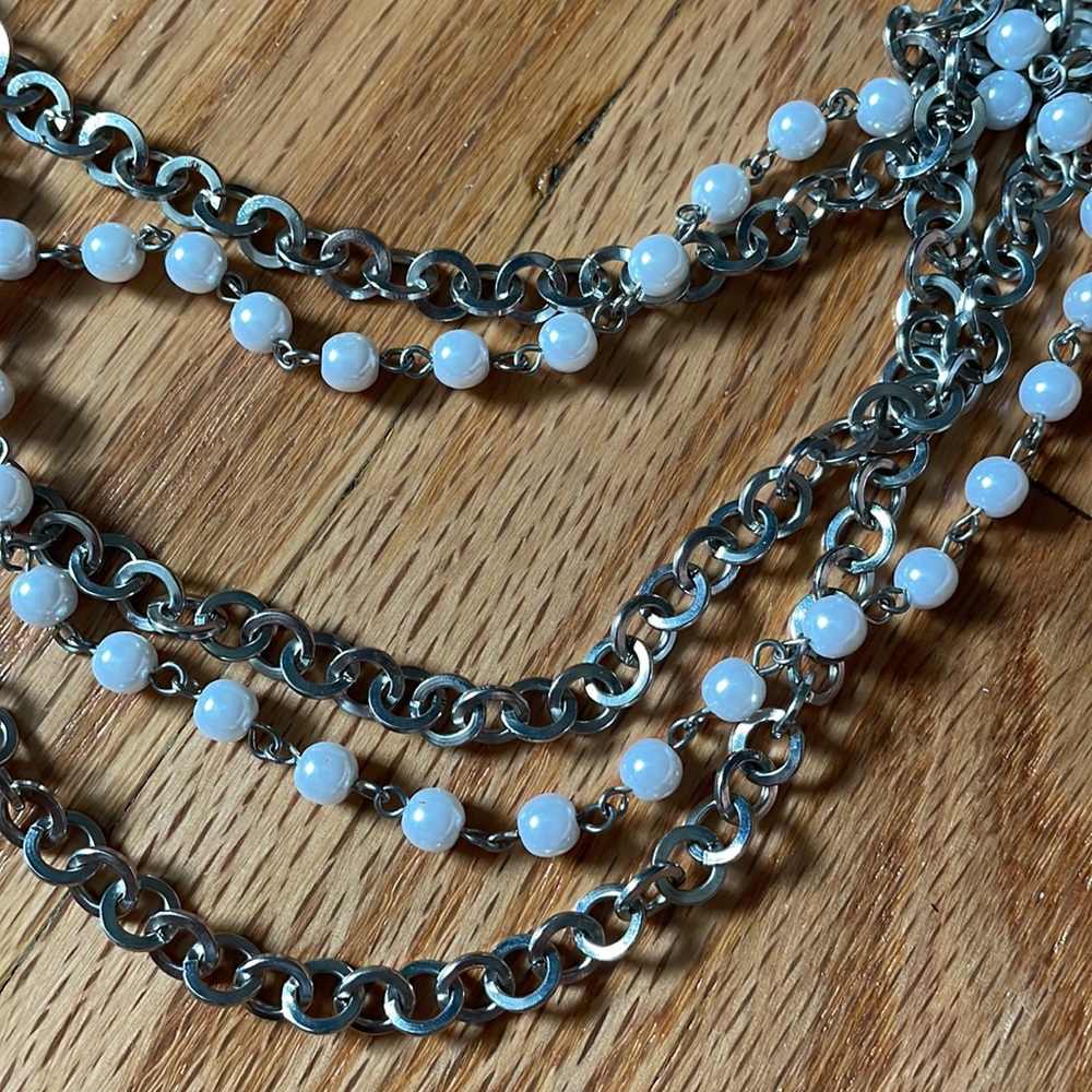 CHARMING CHARLIE White Pearl And Silver Metal Link Necklace - Picture 4 of 4